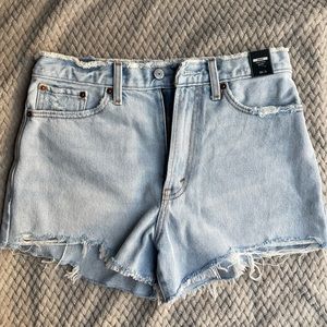 Women’s Annie High Rise Short Abercrombie & Fitch size 26/2 new with out tag